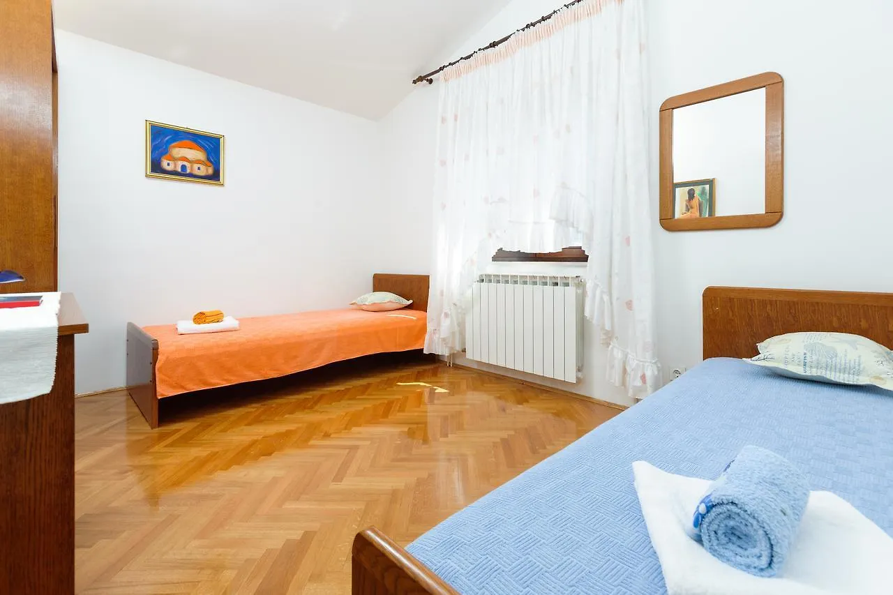 Villa Rosa Kastela 0*,