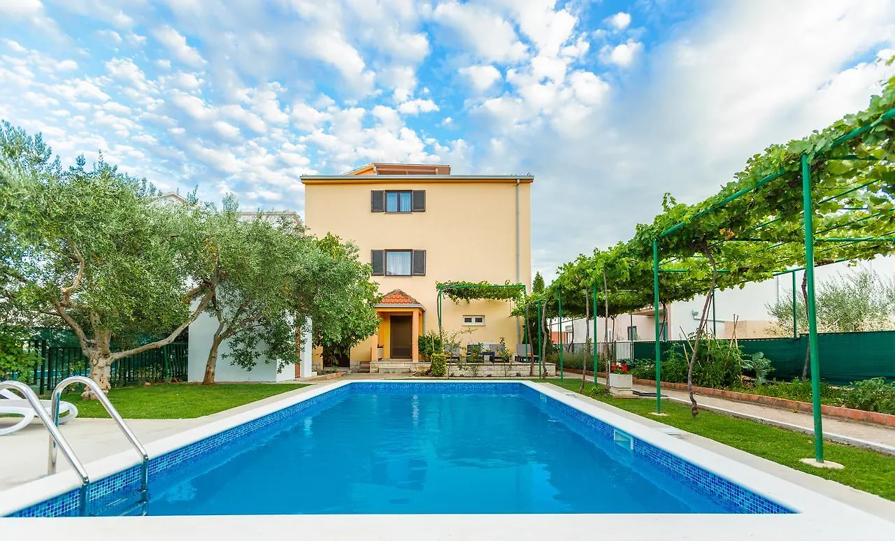 Villa Rosa Kastela 0*,  Croatia